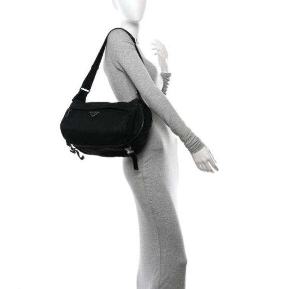 Authentic PRADA Nylon Tessuto Montagna Messenger Bag Black - Picture 3 of 15